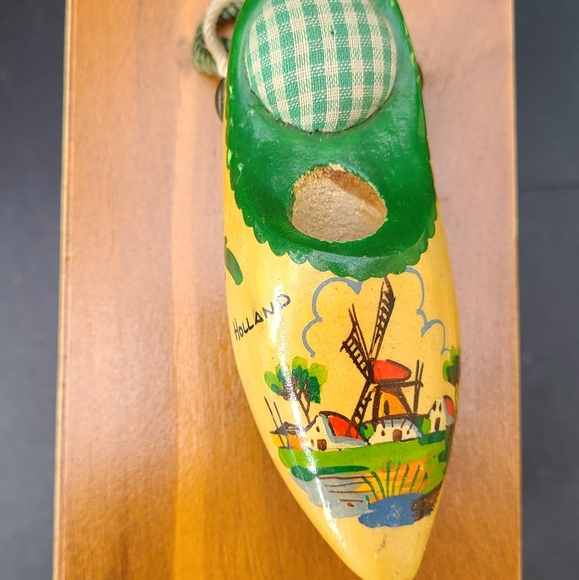 Vintage Miniature Dutch Pin Cushion 3 cm x 12 cm - Picture 3 of 6